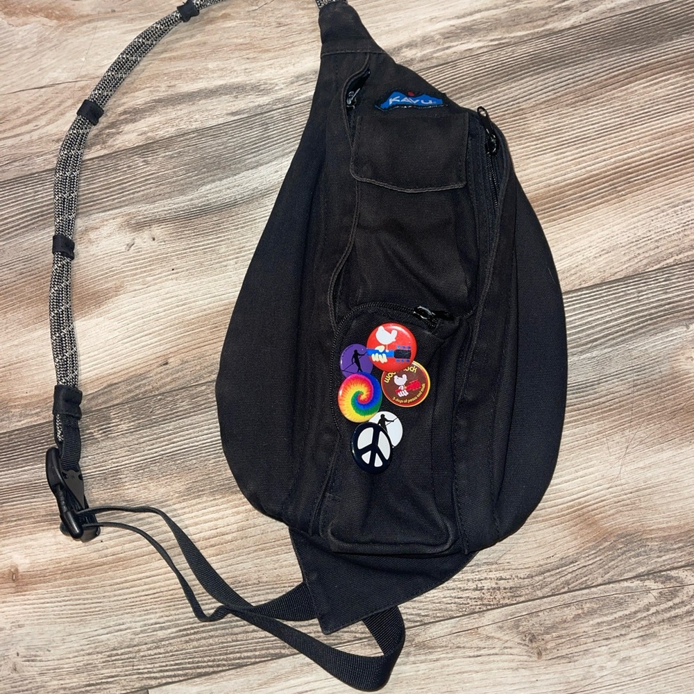 KAVU Original Rope Sling Bag Polyester Crossbody Backpack Black Hippie Buttons